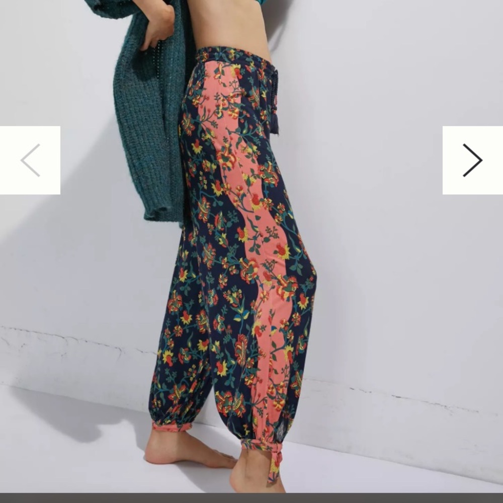 ISO Anthropologie Maelynn joggers